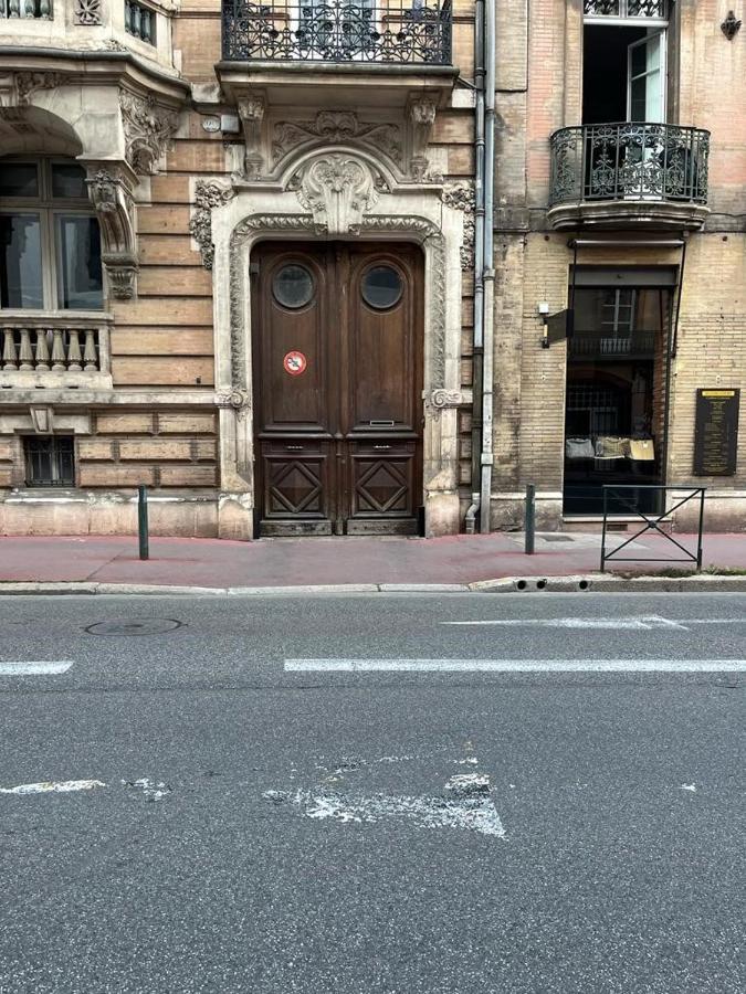 Toulouse - Alsace Lorraine - Languedoc-Place Du Salin-Museum Histoire Naturelle- Jardin Des Plantes-Musee Augustins- Palais De Justice Station Metro Carmes Ligne B Exteriér fotografie