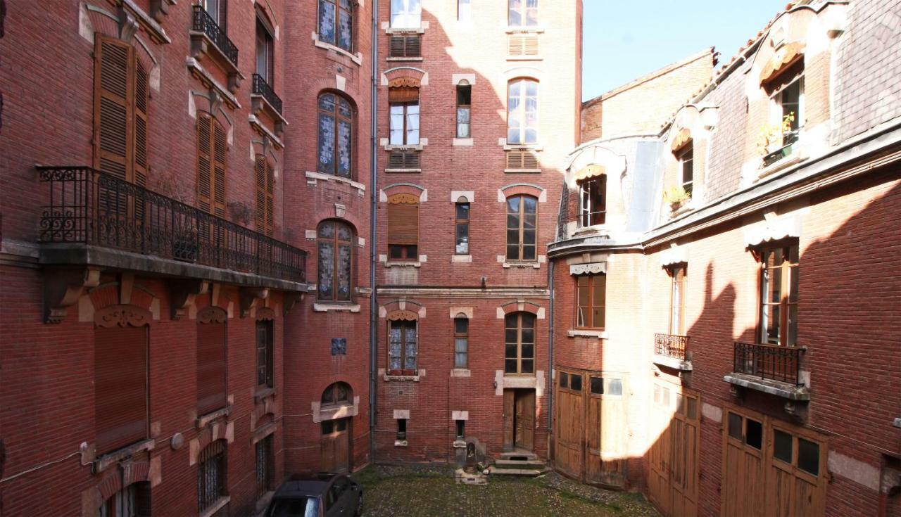 Toulouse - Alsace Lorraine - Languedoc-Place Du Salin-Museum Histoire Naturelle- Jardin Des Plantes-Musee Augustins- Palais De Justice Station Metro Carmes Ligne B Exteriér fotografie